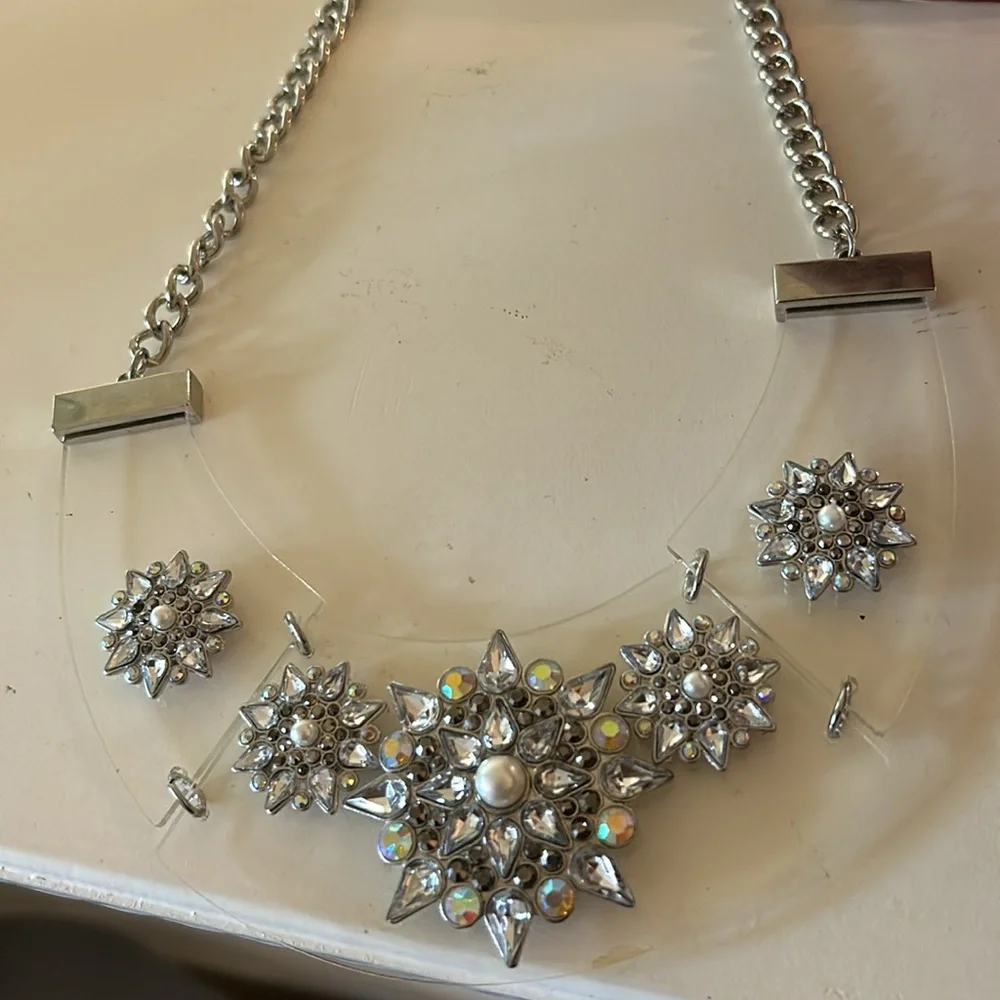 Shoemari Straw Hat with necklace